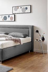 Die große auswahl an betten und die bezeichnung der vielen bettentypen im handel wirft häufig fragen auf. Westfalia Schlafkomfort Boxspringbett Mit Zierkissen Und Verchromten Kufen In Diversen Ausfuhrungen Kaufen Zierkissen Bett Boxspringbett