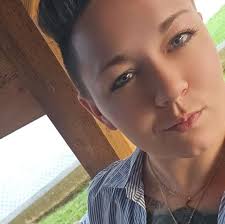 Where to find blue cheese dressing and shoestring fries in Spokane?