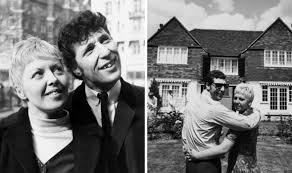Sir tom jones' wife dead: Tom Jones Wife How Long Was Sir Tom Married To Childhood Sweetheart Linda Music Entertainment Express Co Uk
