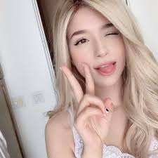 I spent two hours typing up a pokimane fanfic to put on r/copypasta (i did it ironically, though, i swear!). Pokimane Zeigt Treuem Fan Den Mittelfinger So Dreist Redet Sie Sich Raus News