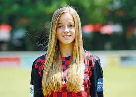 Гвинн джулия (gwinn giulia) женский футбол полузащитник германия 02.07.1999. Giulia Gwinn Ich Ging Einfach Mit Damals Noch In Turnschuhen Das Frauenfussball Magazin