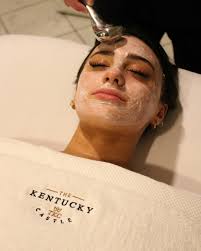 We are pleased to introduce Executive Chef Karl Lowe! Chef Carl has over 30  years of experience, both nationally and internationally. You're in great  hands when you come to The Kentucky Castle