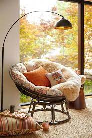 A neutral beige, brown, white, or gray accent chair blends with most color schemes, while dramatic, dark colors like black, purple, red or blue accent chairs add a regal touch and visual intrigue. What Is A Papasan Chair And 25 Examples To Steal Digsdigs