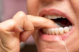 Cek 15 cara memutihkan gigi kuning membandel secara alami dan cepat. 11 Cara Memutihkan Gigi Kuning Di Rumah Secara Alami