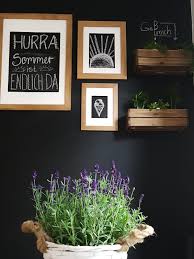 Eine tafel in der küchefoto: Sommerlich Blumige Tafelwand Mit Holzrahmen Tafel Wand Kuchen Tafel Fotowand