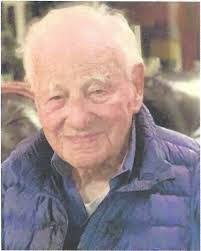 Ellen Chestnut's Instagram, Twitter & Facebook