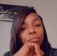 Mia Nowlin's Instagram, Twitter & Facebook