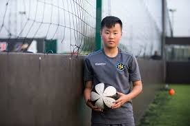 Chuncheon, corea del sur, 8 de julio de 1992) es un futbolista surcoreano que juega como delantero en el tottenham hotspur f. Son Heung Min How Little Seoul Fell In Love With Its Favorite Son Cnn Com
