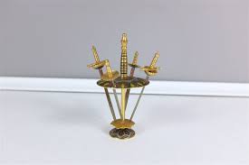 Vintage Miniature Toledo Spain Sword Set Of 4 Brass And Etsy Vintage Miniatures Miniatures Toledo Spain