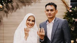 Her career ambition is to become a dentist. Officially Married Ikke Nurjanah Becomes Karlie Fu S Wife