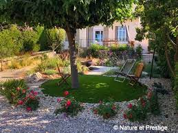 petit jardin mediterraneen au coeur d aix en provence jardin mediterraneen jardins petits jardins