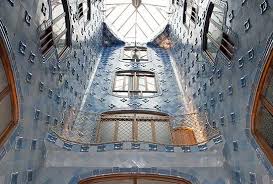Visiting cata batllo in barcelona? A L Interieur Des Vitraux Des Faiences Colorees Picture Of Skip The Line Discover Casa Batllo With Gaudi Ticket Barcelona Tripadvisor