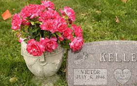 This cemetery vase is perfect for your loved one(s). Graveside Flower Pots Benches No Longer Welcome At Cemetery Local Journalstar Com