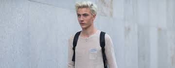I never changed my hair color so i'm new to this bleaching coloring world. Lucky Blue Smith Hair Blonde How To Gq
