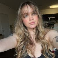 Elizabeth Enyart's Instagram, Twitter & Facebook