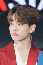 Jeon jungkook mantan seorang kingka yang di menyamar sebagai wanita atas hukuman sang eomma bertemu kim taehyung seorang kingka bajingan yang mengejeknya. Pin On Bts