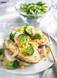 Pommes De Terre Farcies Au Brocoli Au Mais Et Aux Crevettes Nordiques Ricardo Recipe Double Baked Potatoes Potatoes Baked Potato Recipes