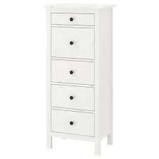 My apartment baseboards are tall and the ikea malm dresser wouldn't sit flush against the wall. Hemnes Kommode Mit 5 Schubladen Weiss Gebeizt Ikea Hemnes Ikea Hemnes Tall Narrow Dresser