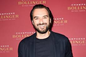 Pour nous aider à supporter la fin des vacances et le début de la rentrée, le chef cyril lignac signe le retour sur nos écrans de son émission tous en cuisine ! Sekcnmgnmwcn2m