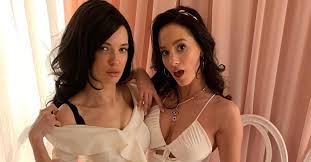 „wszyscy moi przyjaciele nie żyją. Wszyscy Moi Przyjaciele Nie Zyja Jej Biust Zachwycil Widzow Nowego Polskiego Filmu Netflix Kim Jest Magdalena Perlinska Telemagazyn Pl