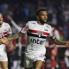 Pepe the frog internet meme, frog png clipart. Daniel Alves E Ao Lado De Pablo O Artilheiro Do Sao Paulo