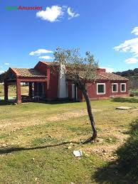 Sobre un valle lleno de fauna, venados, jabalies, zorros, etc, y vegetación tipica de la zona, encina, alcornoque, jaras, etc. Agroanuncios Es Venta De Casas Rurales En Huelva