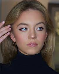 yoma yo adlı kullanıcının inspo panosundaki Pin