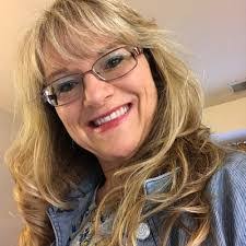 Sara Leis's Instagram, Twitter & Facebook