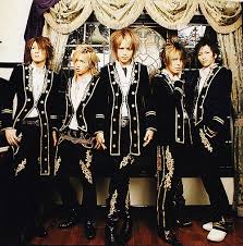 Visual Kei - Page 2 Images?q=tbn%3AANd9GcTIu-Fix1QLA3SOUhJTNwVCZZP5_s8gmEJO5e6zaULcHqPQaduX&usqp=CAU