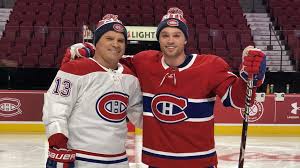 Pour qui est du globe, comme il s'agit d'un vieux logo du canadien de montréal, ça fait penser que le canadien célèbrera ses 100 ans dans pas très long. Tie Domi Troque La Feuille D Erable Pour Le Bleu Blanc Rouge