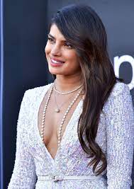 The sky is pink actor recently featured on the cover of vogue australia for their june edition — and as expected — gave serious fashion goals. Priyanka Chopra S Long Hair May 2019 Popsugar Beauty