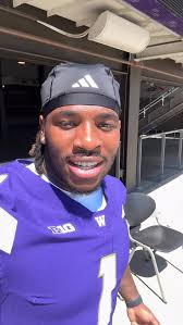 💥 Carley Thomas breaks the 800m School Record AND the Dempsey Record!  #GoHuskies