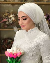 Başörtüsü modası müslüman modası nişan resimler. 2021 En Guzel Tesettur Gelin Basi Modelleri00012 Guzellik Trendleri