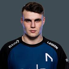 Daniel Mertz's Instagram, Twitter & Facebook