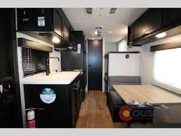 At the rear portion of this travel trailer is the oversized dinette with. Knhqqo0cuo6u3m