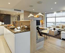 Wandfarbe Cremeweiss Weisse Wohnwelt In Barcelona Kuche Mit Insel Haus Kuchen Offene Kuche Wohnzimmer