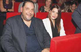 Μία βραδιά αφιερωμένη στη μεγάλη κυρία του λαϊκού τραγουδιού πίτσα παπαδοπούλου παρουσιάζει ο σπύρος παπαδόπουλος. Stelios Dionysioy Ta Teleytaia Logia Toy Patera Toy H Kontra Me Ton Aggelo E3aitias Twn Kalo8elhtwn Kai Oi Piswplates Maxairies Newsbreak