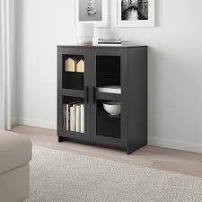 Il catalogo con i modelli moderni, per esterno e decorativi, prezzi e dettagli. Brimnes Mobile Con Ante Vetro Nero 78x95 Cm Ikea It