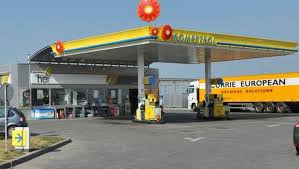 Aşadar, românii pot beneficia de preţuri reduse dacă alimentează în weekend. CarburanÅ£ii S Au Scumpit Pe NesimÅ£ite Petrom Prima Companie Care AplicÄƒ Cresterile De PreÅ£ La BenzinÄƒ Si MotorinÄƒ Stiri Iasi Anchete Investigatii Interviuri Si Satira Politica