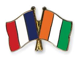 Hissflagge mit zwei metallösen auf der mastseite. Flaggen Und Fahnen Pins Frankreich Elfenbeinkuste