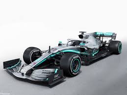 Mercedes Amg F1 W10 2019 Pour La Premiere Fois En Piste A Silverstone Formule 1 Voiture Mercedes Mercedes Amg