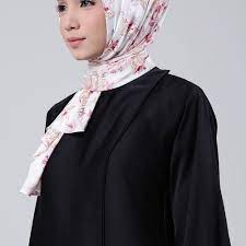 Tren fashion hijab 2020, motif bunga dan segi empat praktis masih jadi favorit. Bikin Kamu Tampil Anggun Dengan 9 Rekomendasi Jilbab Motif Bunga Dan Tips Padu Padannya Ala Selebriti Dan Selebgram