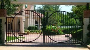 Pakistan design how to paint iron gate in simple wooden teak design.my favorite | gate ko polish karne ka tarika #pakistandesign. Vastu Tips For Main Gate Of House Compound Wall