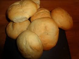 La crosta croccante viene comunque e la struttura dipende da impasto, riposo e lievitazione. Ricetta Panini Allo Strutto Con E Senza Bimby Le Ricette Della Contea