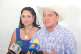 Giran orden de captura contra roberto sandoval ex gobernador de nayarit. Esposa De Roberto Sandoval Pide Intervencion De Amlo Muro Politico