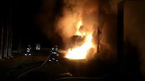 La fata locului au venit si autospecialele inspectoratului pentru. Video Foto Incendiu La Un Transformator Electric Din Timisoara 15 000 De Litri De Ulei Au Luat Foc Pompierii Au Avut Nevoie De Trei Ore Si Jumatate Sa Stinga Flacarile Esential Hotnews Ro