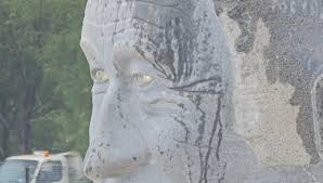 Une stèle en hommage à Paul-Émile Victor inaugurée à l'aéroport de Bora  Bora • TNTV Tahiti Nui Télévision