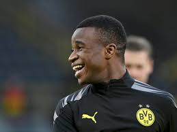 Sigue el partido entre borussia dortmund y werder bremen en directo. Werder Bremen 1 2 Borussia Dortmund Youssoufa Moukoko Jadi Starter Termuda Di Bundesliga Indozone Id