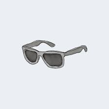 Rambutnya yang panjang tampak digerai dan dibelah tengah. Sunglasses Direktori Bisnis Jawa Tengah