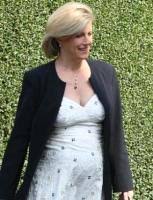 Grâce à ce mariage, sa région natale, le kent, a connu une envolée des prix de l'immobilier, et la ferme de son enfance vaudrait aujourd'hui un million d'euros. Contesa De Wessex Din Nou Mama Copilul Ro